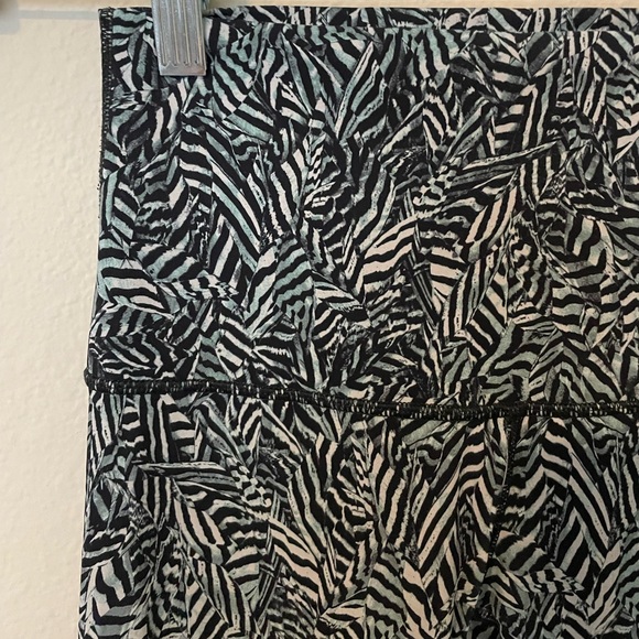 Lululemon Ombré Zebra Leggings - Picture 10 of 11